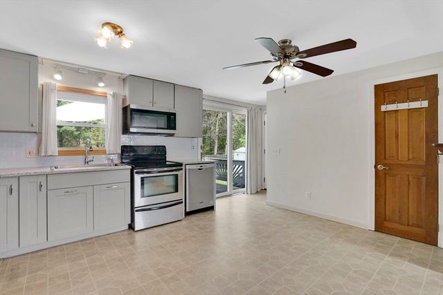 202 Spikenard Cir, Springfield, MA 01129