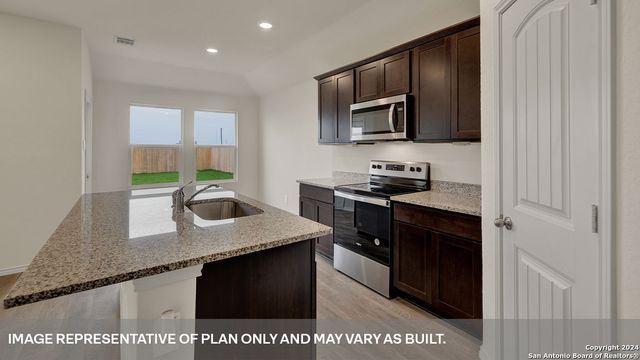 906 INDIAN WAY, Seguin, TX 78155
