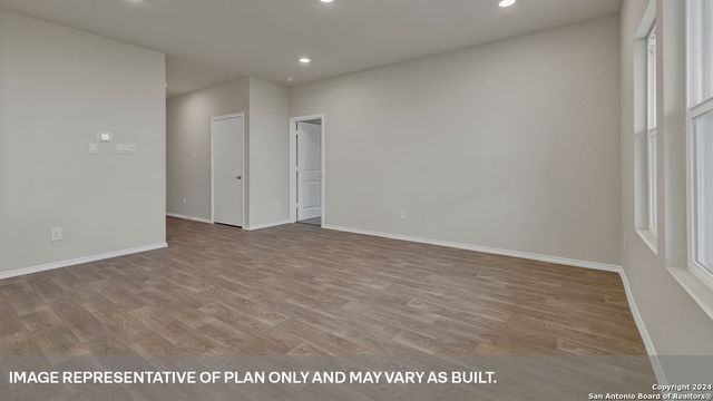 906 INDIAN WAY, Seguin, TX 78155