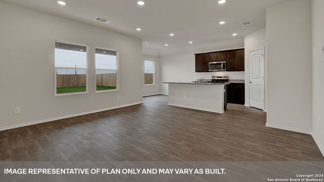 906 INDIAN WAY, Seguin, TX 78155