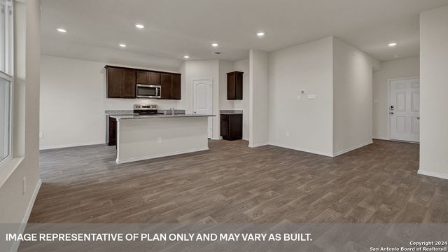 906 INDIAN WAY, Seguin, TX 78155