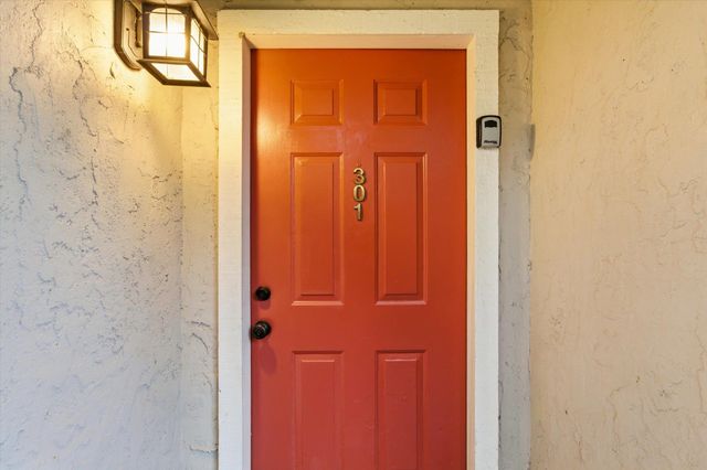 6810 Deatonhill DR 301, Austin, TX 78745