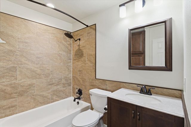 6810 Deatonhill DR 301, Austin, TX 78745