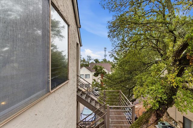 6810 Deatonhill DR 301, Austin, TX 78745