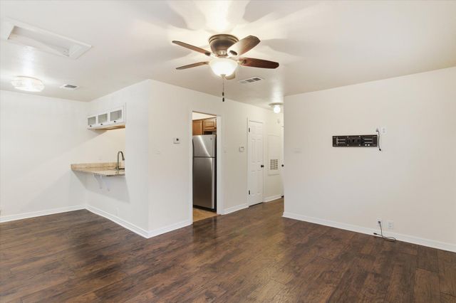 6810 Deatonhill DR 301, Austin, TX 78745