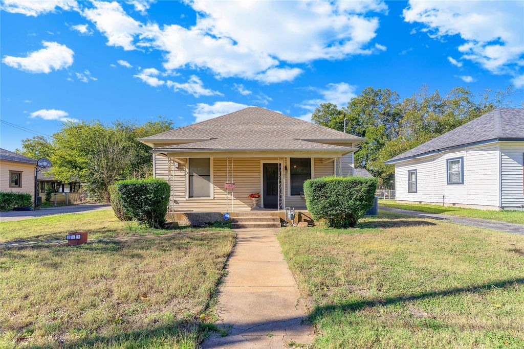 311 N Pendell Avenue, Cleburne, TX 76033