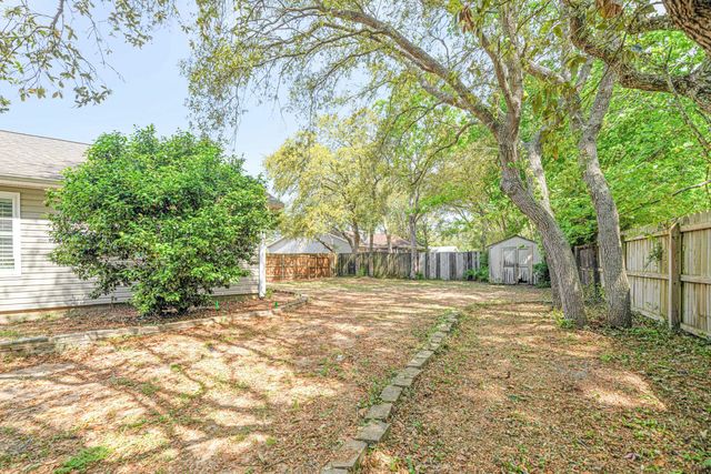 2706 Shoreview Court, Navarre, FL 32566