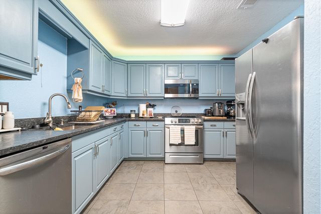 2706 Shoreview Court, Navarre, FL 32566