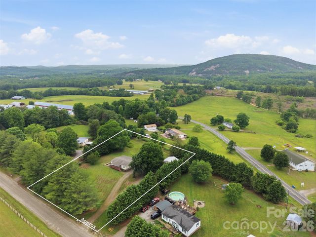 1309 Poole Gooden Road, Hiddenite, NC 28636