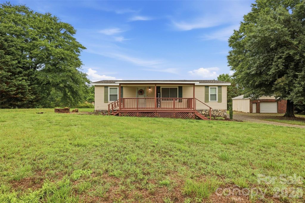 1309 Poole Gooden Road, Hiddenite, NC 28636