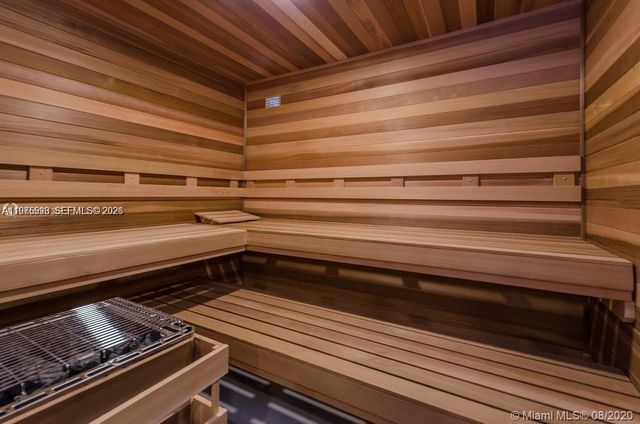 20281 E Country Club Dr 611, Aventura, FL 33180