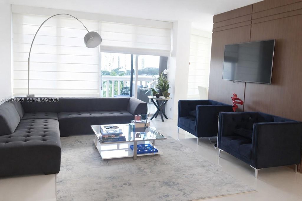 20281 E Country Club Dr 611, Aventura, FL 33180