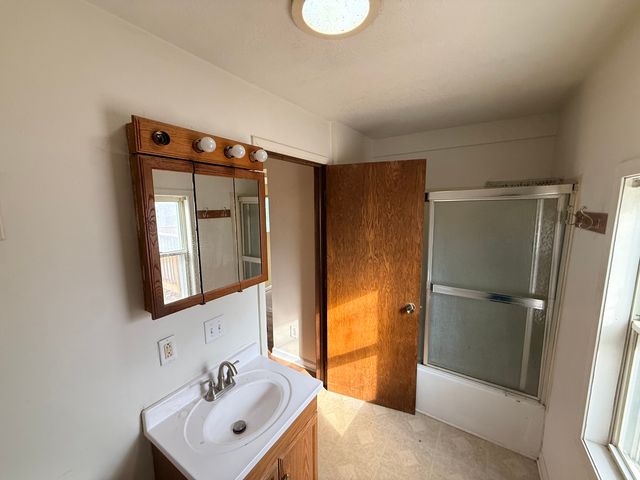 1417 W 12th Street, Davenport, IA 52804