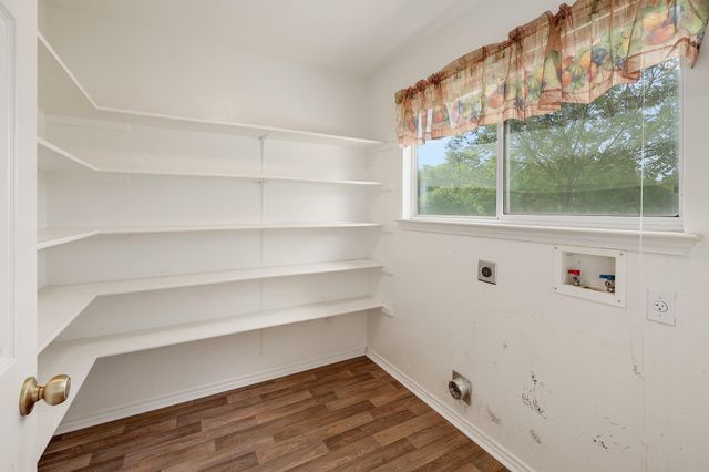 1621 Apollo CIR, Round Rock, TX 78664