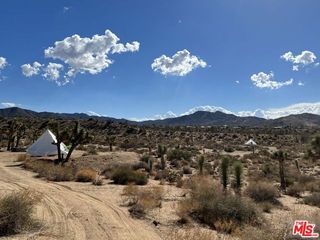 2 Indio Avenue, Yucca Valley, CA 92284