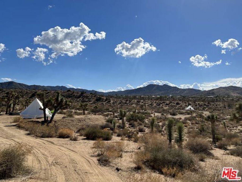 2 Indio Avenue, Yucca Valley, CA 92284