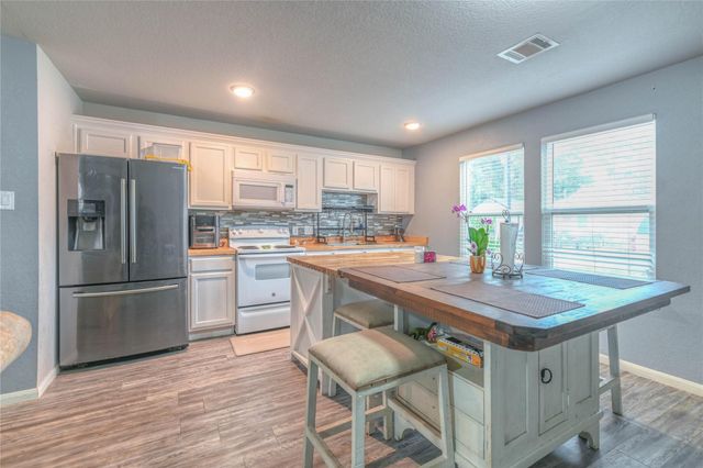 16701 E Hammon, Montgomery, TX 77316