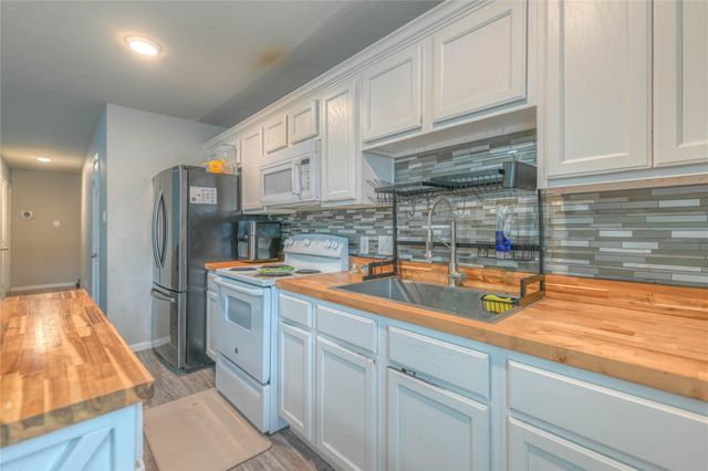 16701 E Hammon, Montgomery, TX 77316