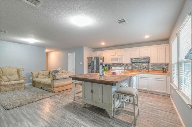 16701 E Hammon, Montgomery, TX 77316