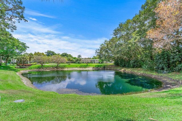 22 Westgate Lane 22h, Boynton Beach, FL 33436
