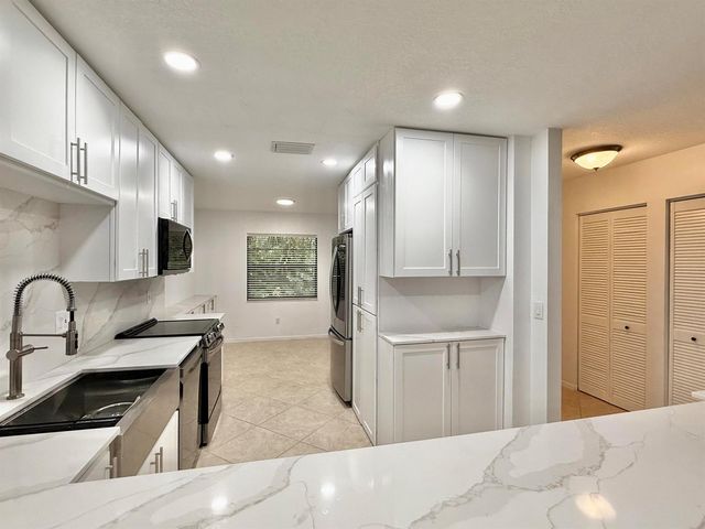 22 Westgate Lane 22h, Boynton Beach, FL 33436