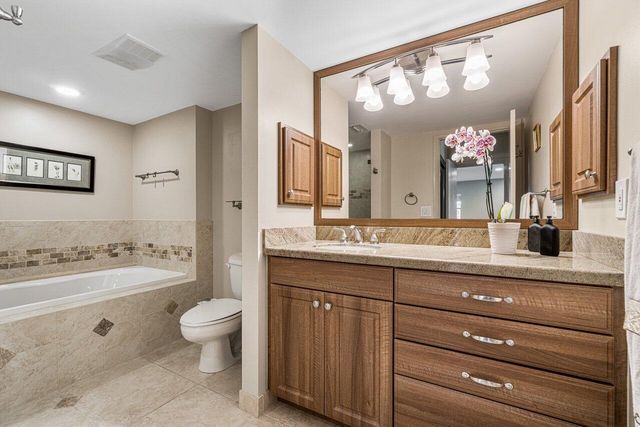 22 Westgate Lane 22h, Boynton Beach, FL 33436