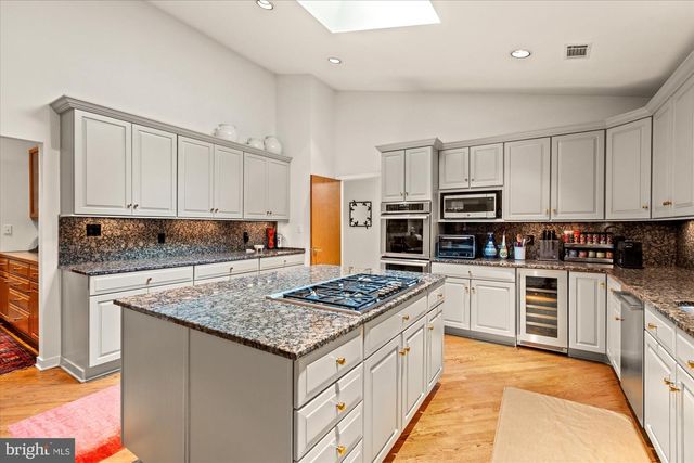 6800 MELODY LN, Bethesda, MD 20817