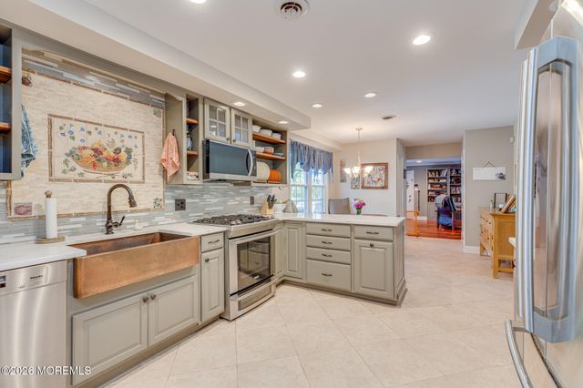 15 Corral Drive, Hamilton, NJ 08620