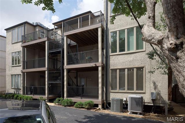 4928 Buckingham Court 1E, St Louis, MO 63108