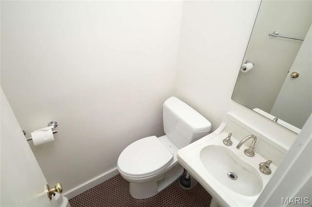 4928 Buckingham Court 1E, St Louis, MO 63108