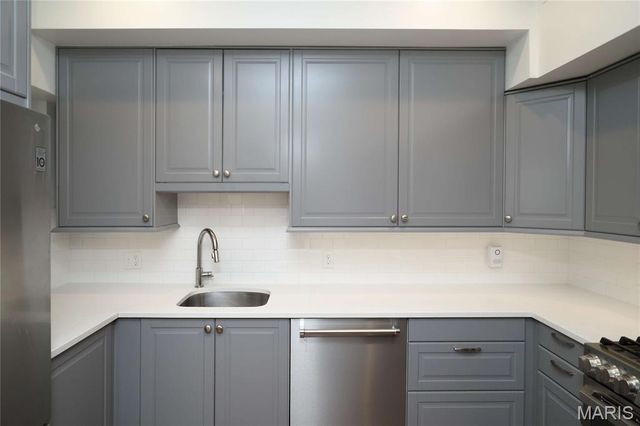 4928 Buckingham Court 1E, St Louis, MO 63108