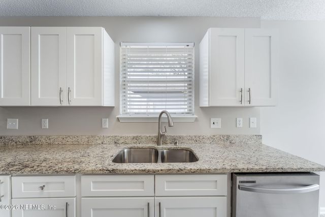 2727 MC CORMICK WOODS Drive, Jacksonville, FL 32225