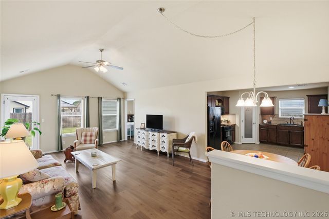 2124 E Concord Street, Broken Arrow, OK 74012
