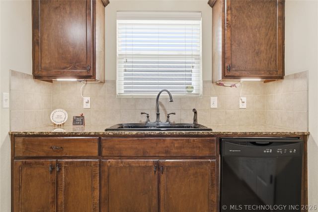 2124 E Concord Street, Broken Arrow, OK 74012