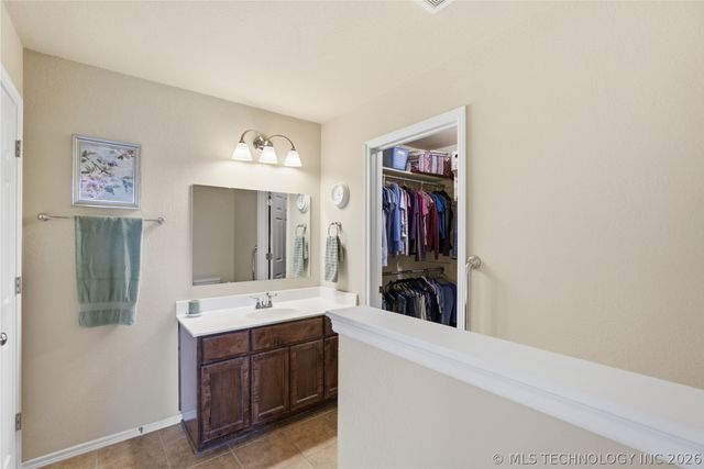 2124 E Concord Street, Broken Arrow, OK 74012