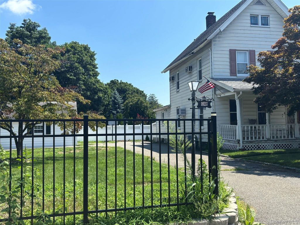 1023 Newbridge Road, Bellmore, NY 11710 — photo 4