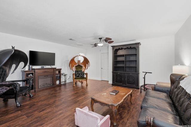 1911 DELLHAVEN DR, San Antonio, TX 78220