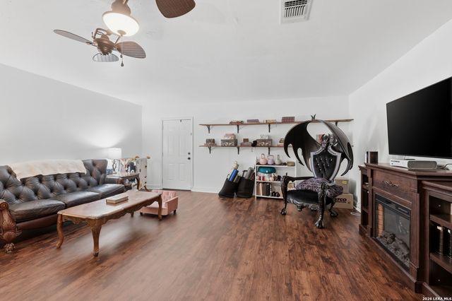 1911 DELLHAVEN DR, San Antonio, TX 78220