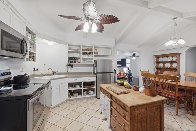 1911 DELLHAVEN DR, San Antonio, TX 78220