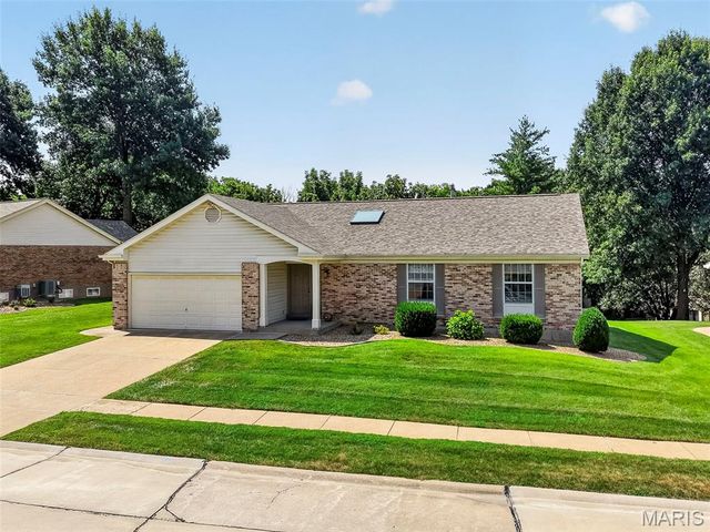 1122 Majestic Drive, Fenton, MO 63026