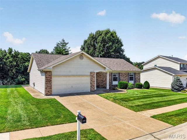 1122 Majestic Drive, Fenton, MO 63026