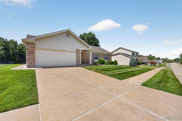 1122 Majestic Drive, Fenton, MO 63026