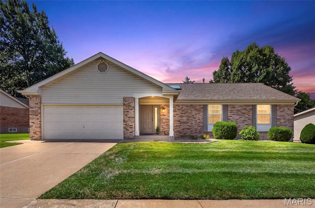 1122 Majestic Drive, Fenton, MO 63026