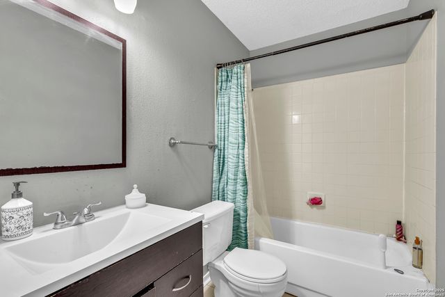 6122 Valley Tree, San Antonio, TX 78250