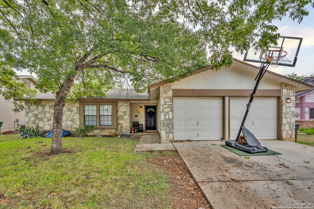 6122 Valley Tree, San Antonio, TX 78250