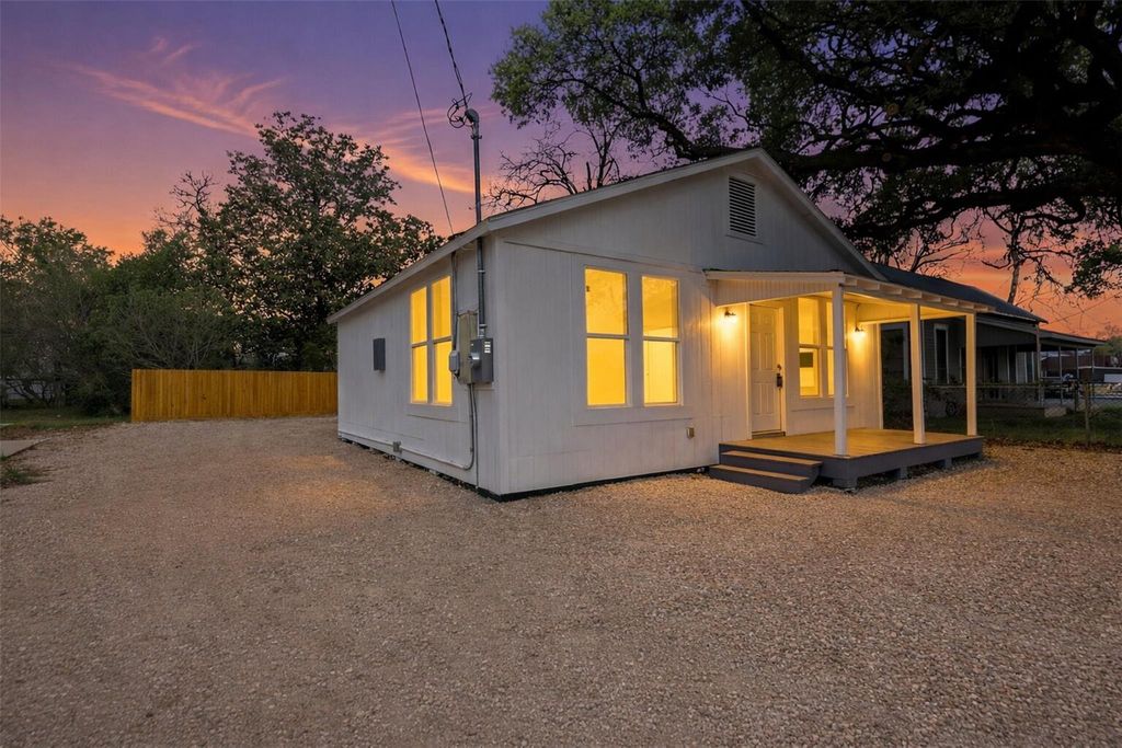 1410 Fannin Street, Columbus, TX 78934