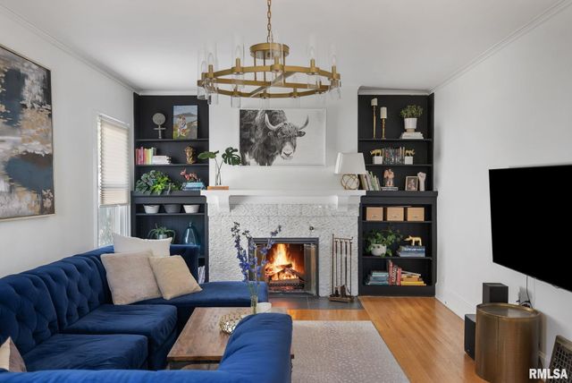 704 RIVER Drive, Bettendorf, IA 52722