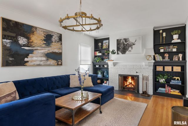 704 RIVER Drive, Bettendorf, IA 52722