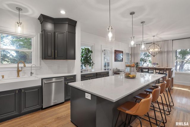 704 RIVER Drive, Bettendorf, IA 52722