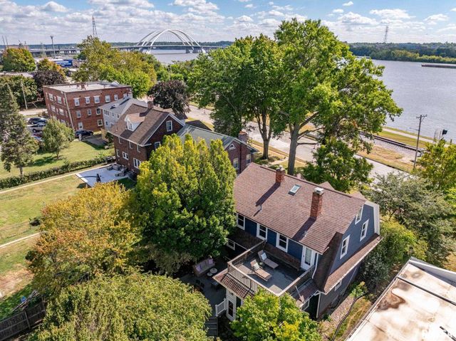 704 RIVER Drive, Bettendorf, IA 52722